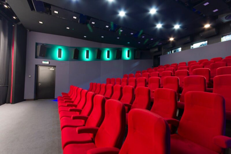 akustik yalıtım sinema salonu